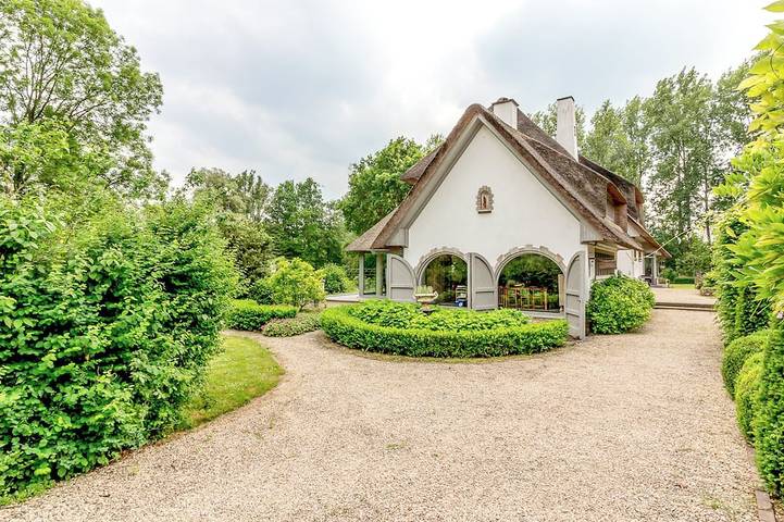 Villa für 10 Personen, mit Terrasse und Garten sowie Sauna in Löwen