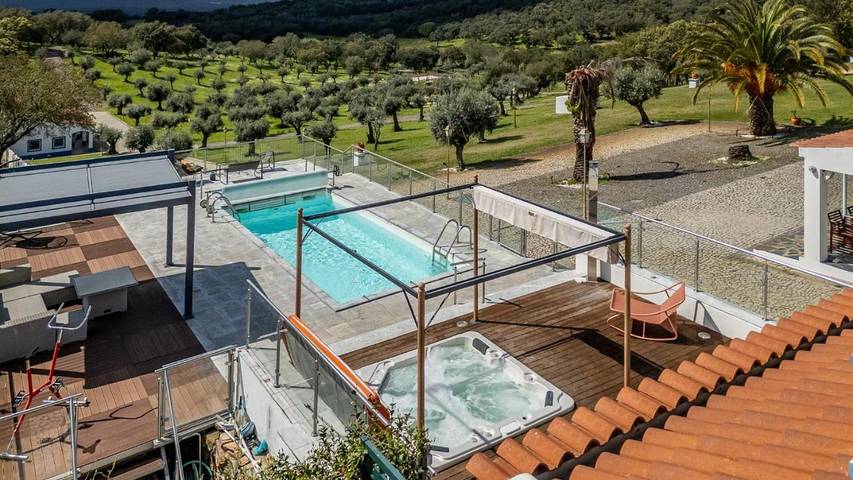 Chambre d’hôte pour 3 personnes, avec piscine et jacuzzi ainsi que sauna et jardin, adapté aux familles à Estremoz