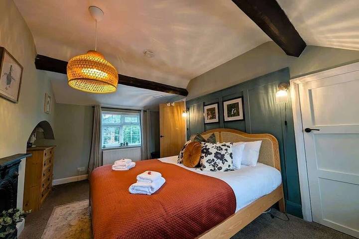 Charming Cottage Near Chester Zoo + Cheshire Oaks in Chester, Cheshire West and Chester