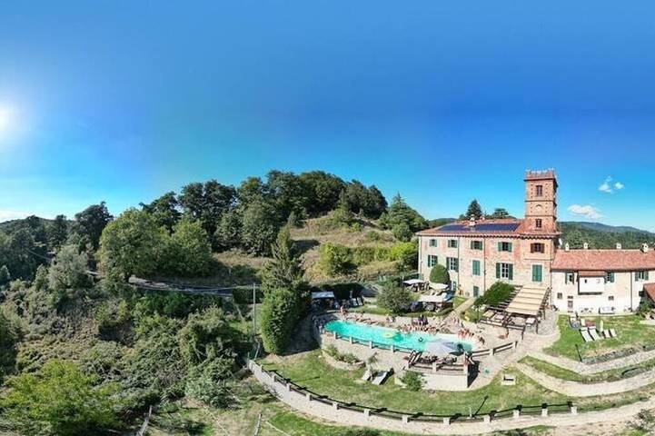 Ferienwohnung für 4 Personen, mit Pool und Garten in Savona