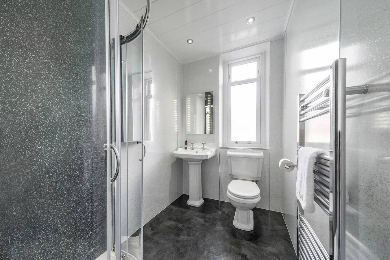 Entire apartment, Jane's Place - Ideal for Corporate Stays in Dundee, Angus