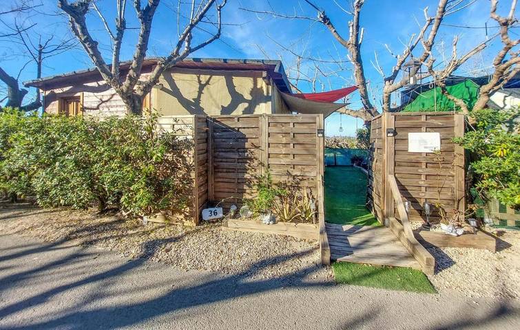 Camping pour 4 personnes, avec Jardin et Piscine