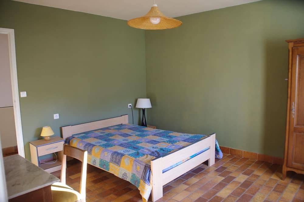 Large detached house with swimming pool, quiet, exceptional site, natural in Bédarieux, Béziers region