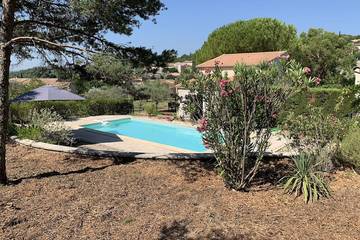Gîte pour 6 personnes, avec terrasse et jardin à Chauzon