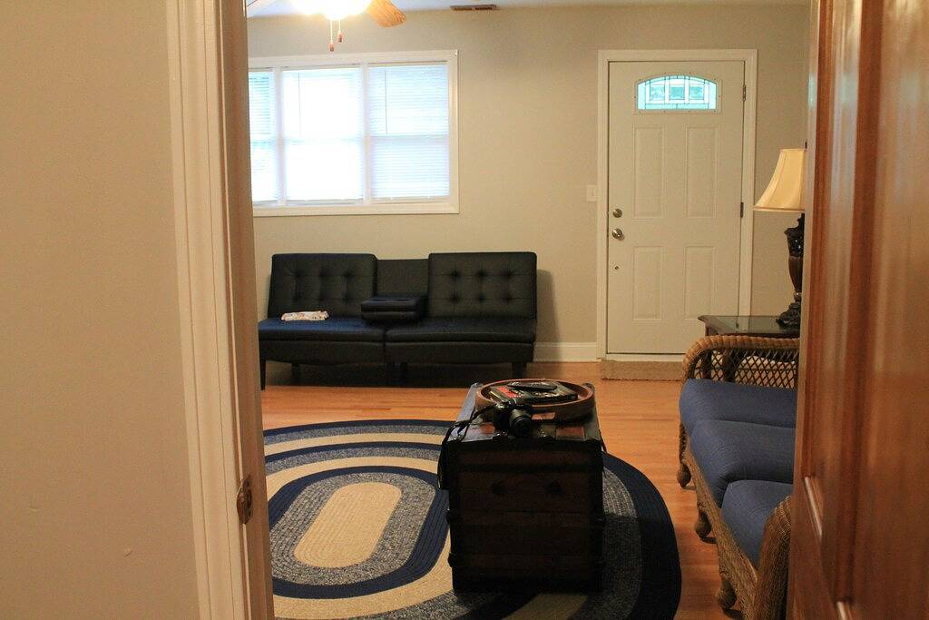 Guilford home -self check in, off-street parking in Guilford, Connecticut