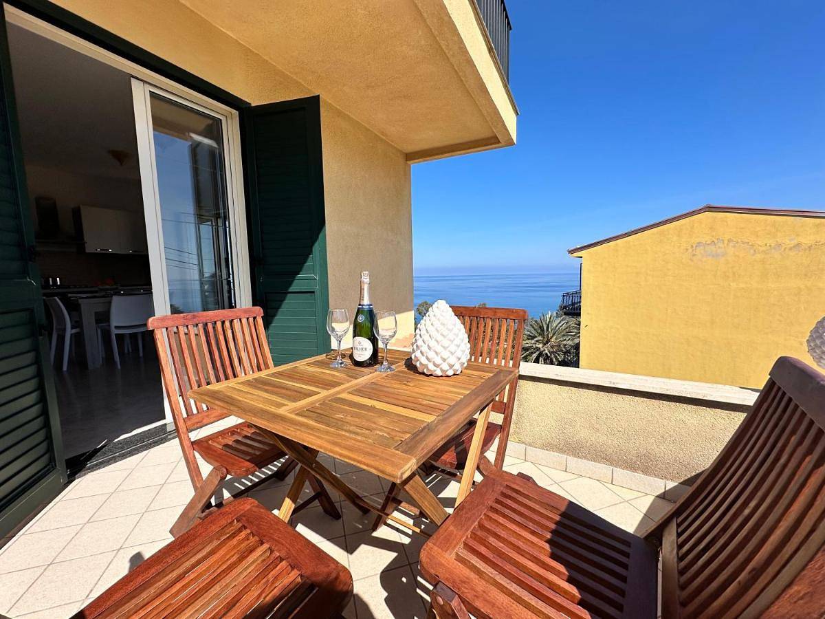 Appartement entier, Apartment with Terrace in Castel di Tusa, Tusa