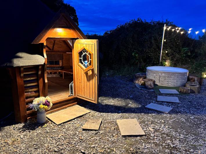 Blockhütte für 4 Personen, mit Garten und Terrasse sowie Whirlpool, kinderfreundlich - 1