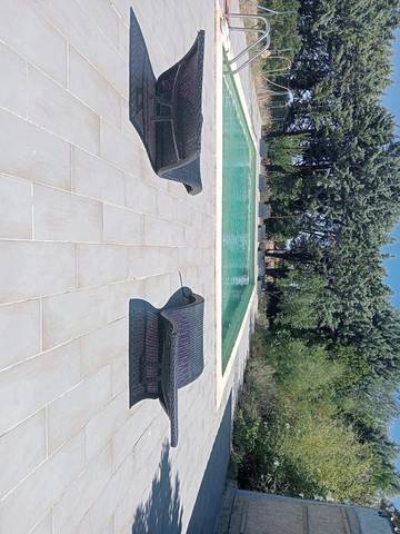 Chambre d’hôte pour 4 personnes, avec terrasse et piscine ainsi que jardin et vue à Piolenc