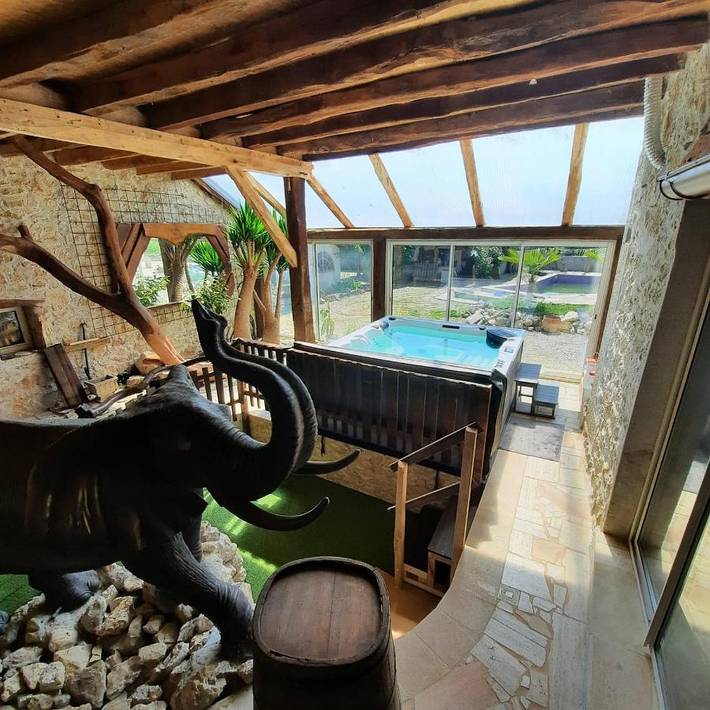 Appartement de vacances pour 4 personnes, avec jacuzzi ainsi que piscine et jardin