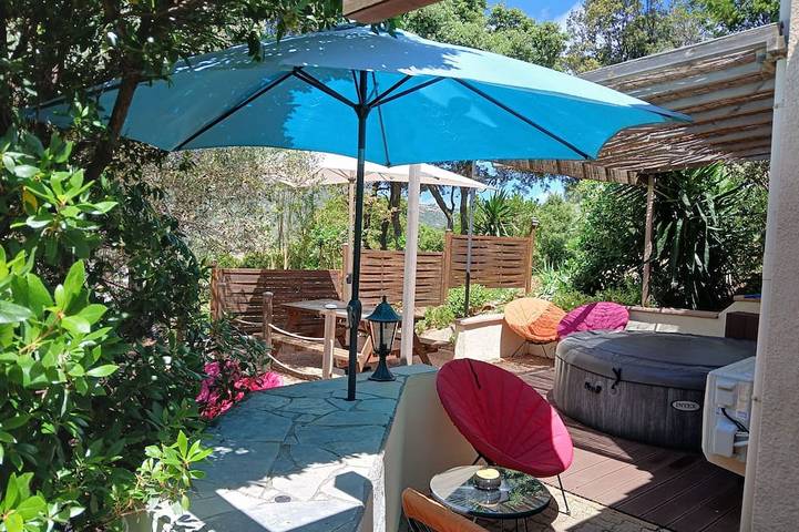 Ferienhaus für 6 Personen, mit Whirlpool und Garten