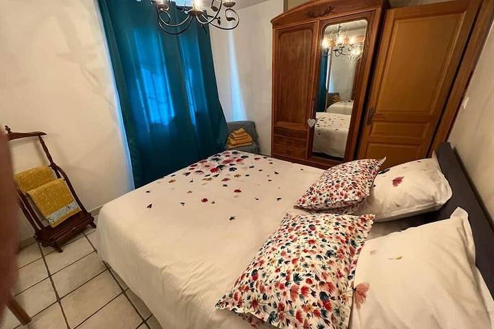 Location de vacances pour 10 personnes, avec jacuzzi ainsi que terrasse et jardin à La Verdière - 2