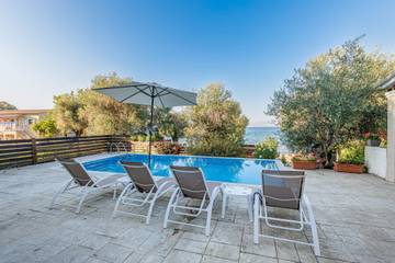 Ferienhaus für 4 Personen, mit Pool und Terrasse sowie Garten auf Korfu