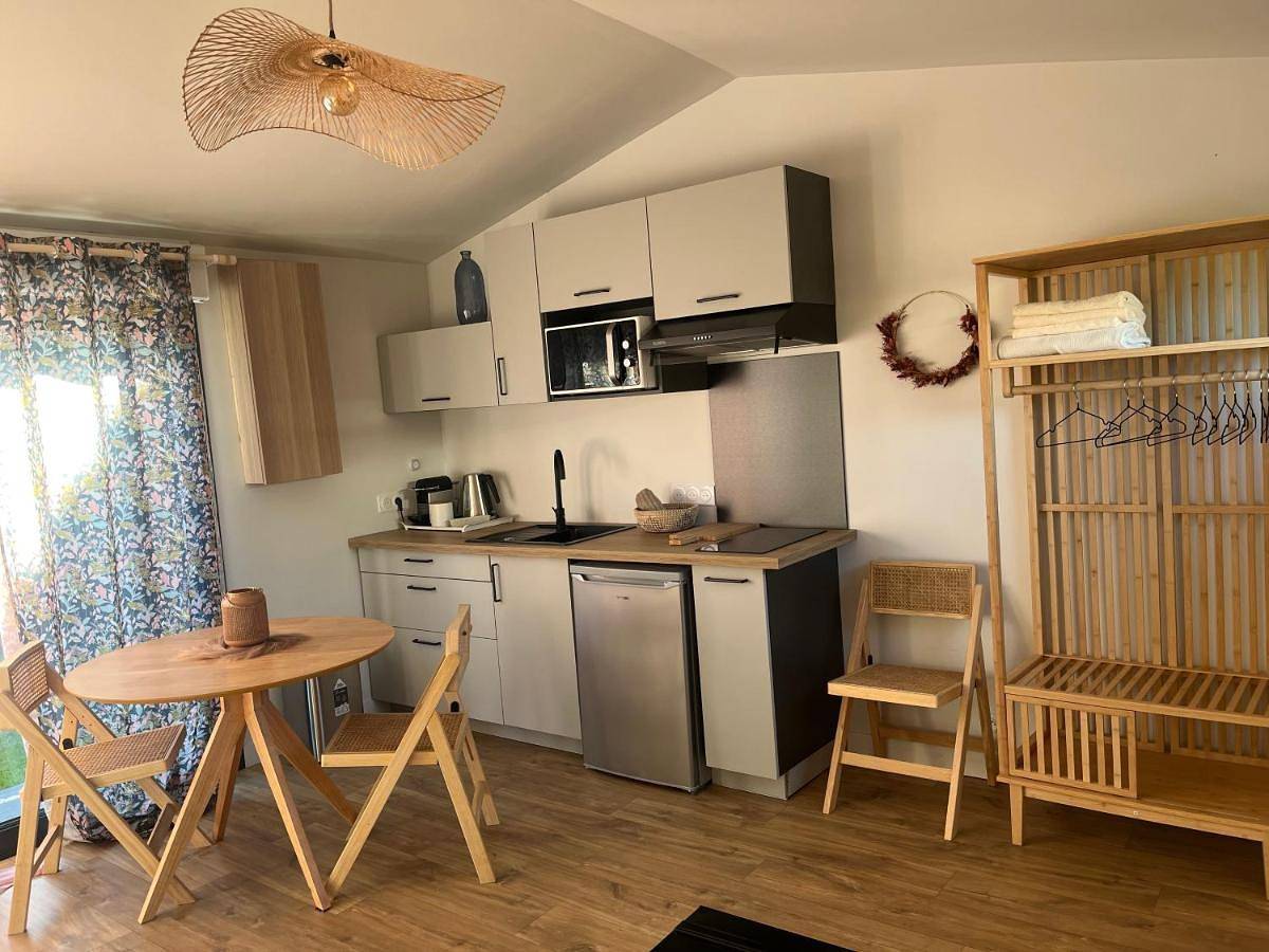 Double Room with Private Bathroom in Saint-Médard-en-Jalles, Région de Bordeaux