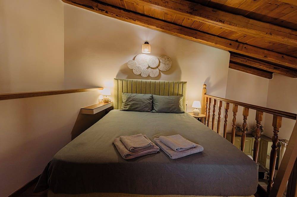 Authentic cretan village cottage, mountain views, local host, 2 min to wineries in Iraklio-Heraklion und Umgebung