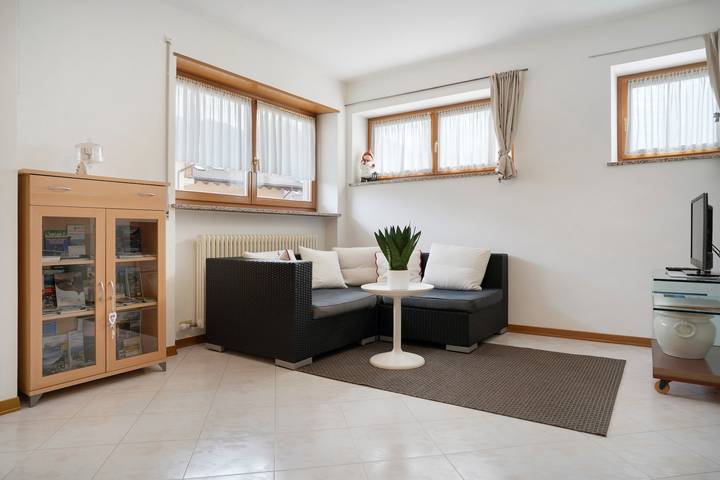 Hel lejlighed, Apartment 'Casa Hueller' with Mountain View, Private Terrace and Wi-Fi in Roncegno Terme, Valsugana