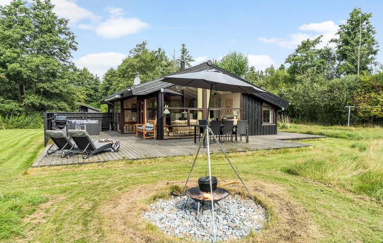Ferienhaus für 6 Personen, mit Terrasse und Whirlpool sowie Garten und Sauna in Bratten