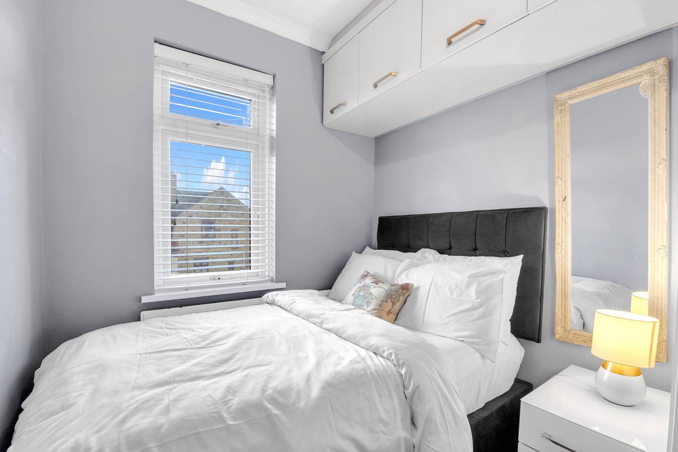 4 Bed House-Garden-Parking-15 min Elizabeth Line in Barking and Dagenham, London