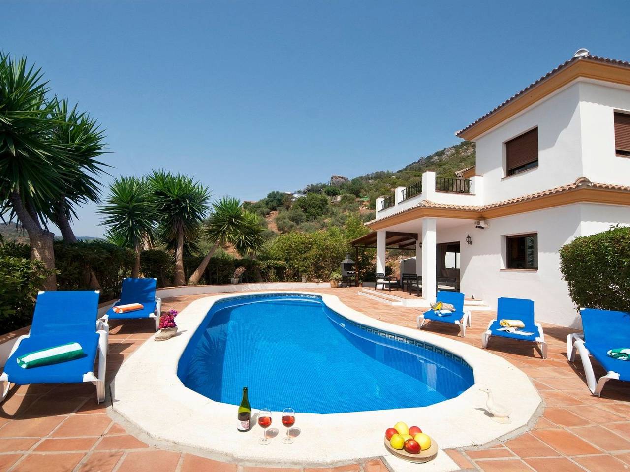 Villa Torcal 3, beheizter Pool, Wifi, Grill. in Comares, Provincia de Málaga