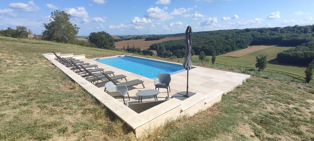 Gîte pour 12 personnes, avec piscine ainsi que sauna et jardin, animaux acceptés
