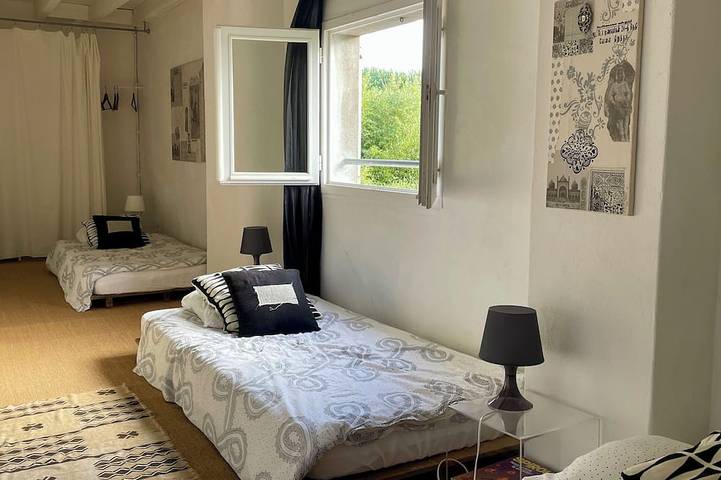 Le Chai: Between sea and mountains, spacious gîte with private pool. in Labastide-Villefranche, Béarn