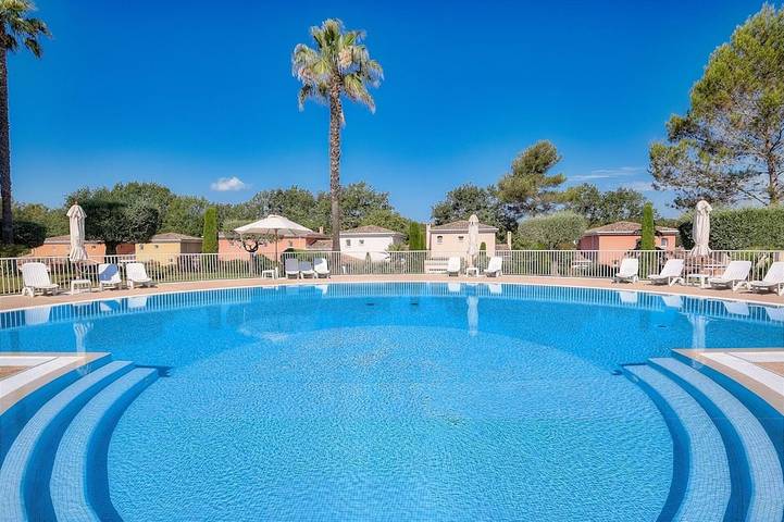 Appartement de vacances pour 5 personnes, avec piscine ainsi que jardin et balcon à Mougins