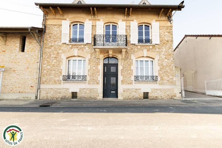 Gîte pour 9 personnes, avec Terrasse dans Bassuet