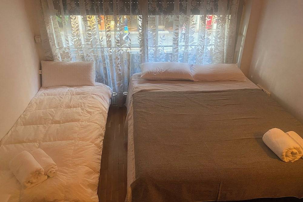 Geheel appartement, Triple Room Eixample Area in Barcelona Centre, Barcelona