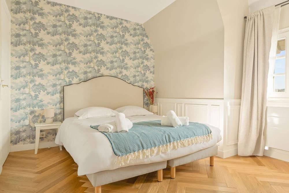 Entire apartment, Manoir du Vert Galant Large studio fully furnished Cc Deauville in Touques, Lisieux region