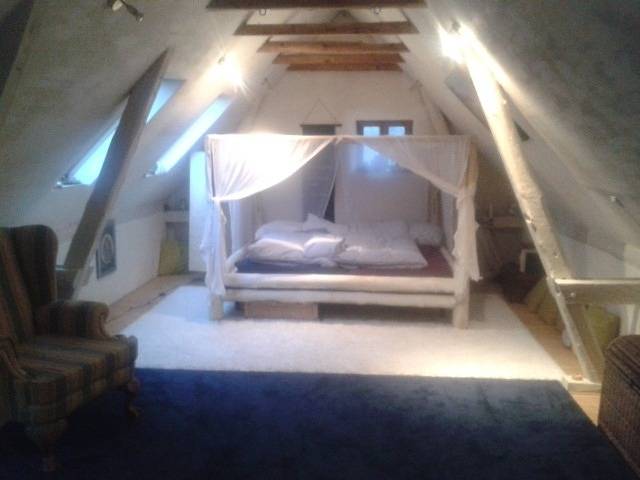 Ganze Ferienwohnung, Grosse Hobbithöhle mit Gemeinschaftsgarten in Neustadt am Rübenberge, Hannover und Umgebung