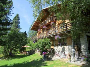 Gîte pour 2 personnes, avec jardin ainsi que vue et balcon à Vallorcine