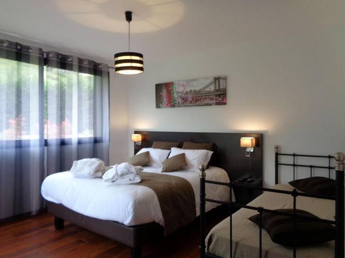 Location de vacances pour 10 personnes, avec jardin ainsi que jacuzzi et piscine, animaux acceptés à Orliaguet - 4