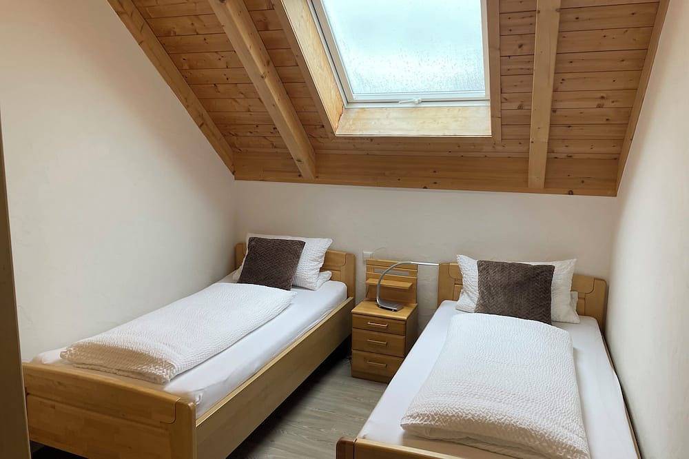 Ganze Wohnung, Ferienloft, 100 qm, 2 Schlafzimmer, 1 offenes Schlafzimmer, Balkon und Terrasse, max. 6 Personen in Bonndorf, Südschwarzwald