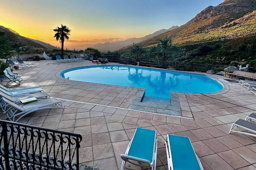 A Charming 4-Star Hotel In Haute-Corse<br>The luxury of taking the time in Calenzana, Calvi region