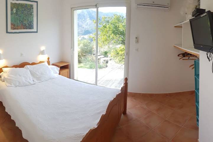 Gîte pour 4 personnes, avec terrasse et jardin à Santa-Maria-di-Lota - 2