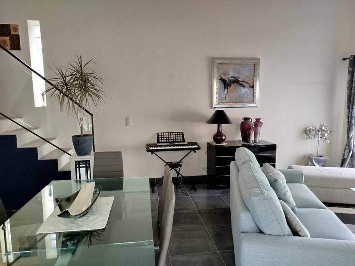 Location de vacances pour 4 personnes, avec terrasse ainsi que vue et jardin à Pouillé - 4