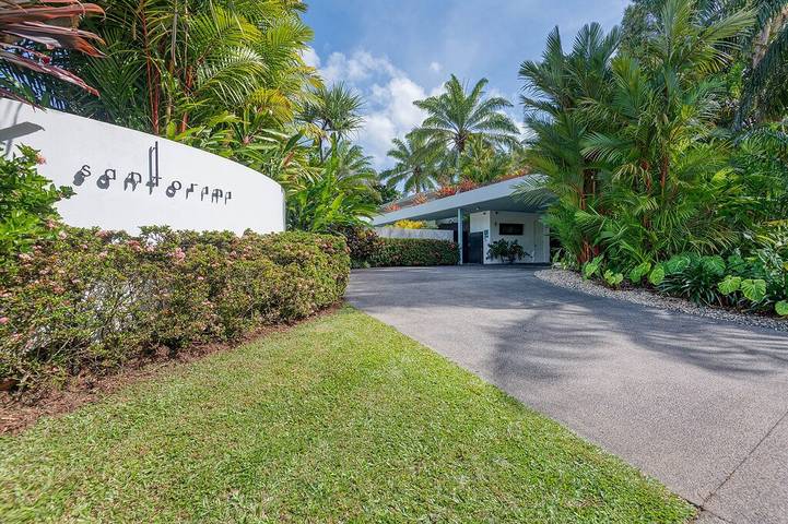 Holiday home for 9 people, with terrace in Port Douglas