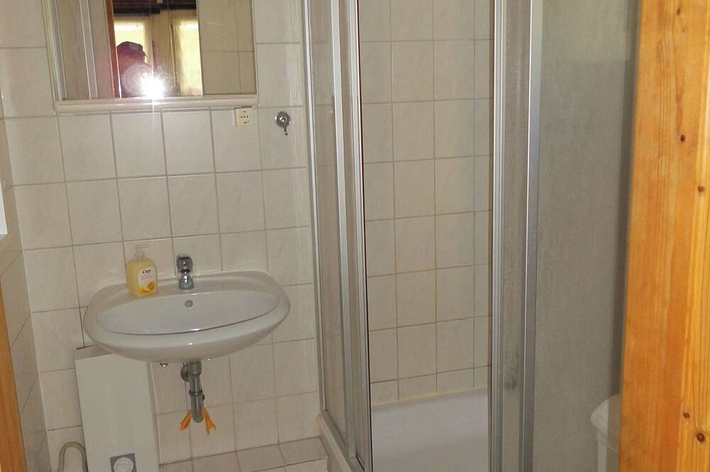 Ferienbungalow Fleesensee: Komfortabler Bungalow mit Terrasse und Gartenmöbeln in Malchow, Fleesensee