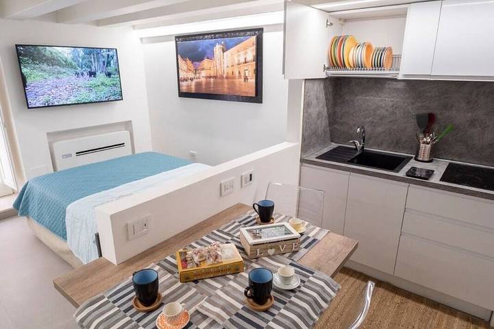 Entire apartment, Ortigia Clarme Cathedral Square in Spiaggetta di Cala Rossa, Syracuse