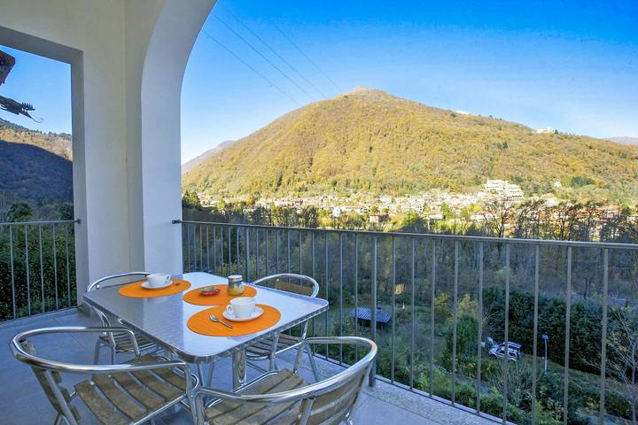 Ferienwohnung für 6 Personen, mit Balkon und Terrasse sowie Ausblick und Seeblick in Comune di Cannobio