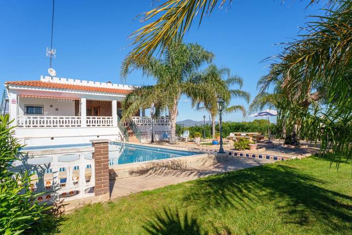 Casa rural para 6 personas, con Balcón y Terraza además de Jardín y Piscina en Bétera