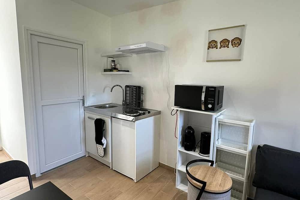 Studio Très Confortable Avec Grand Jardin Pour Stationner Véhicule Transports in Sevran, Seine-Saint-Denis