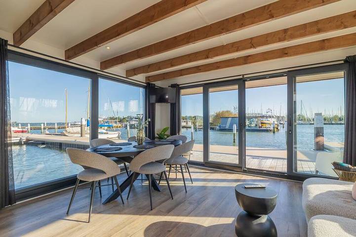 Péniche pour 6 personnes, avec terrasse à Amsterdam