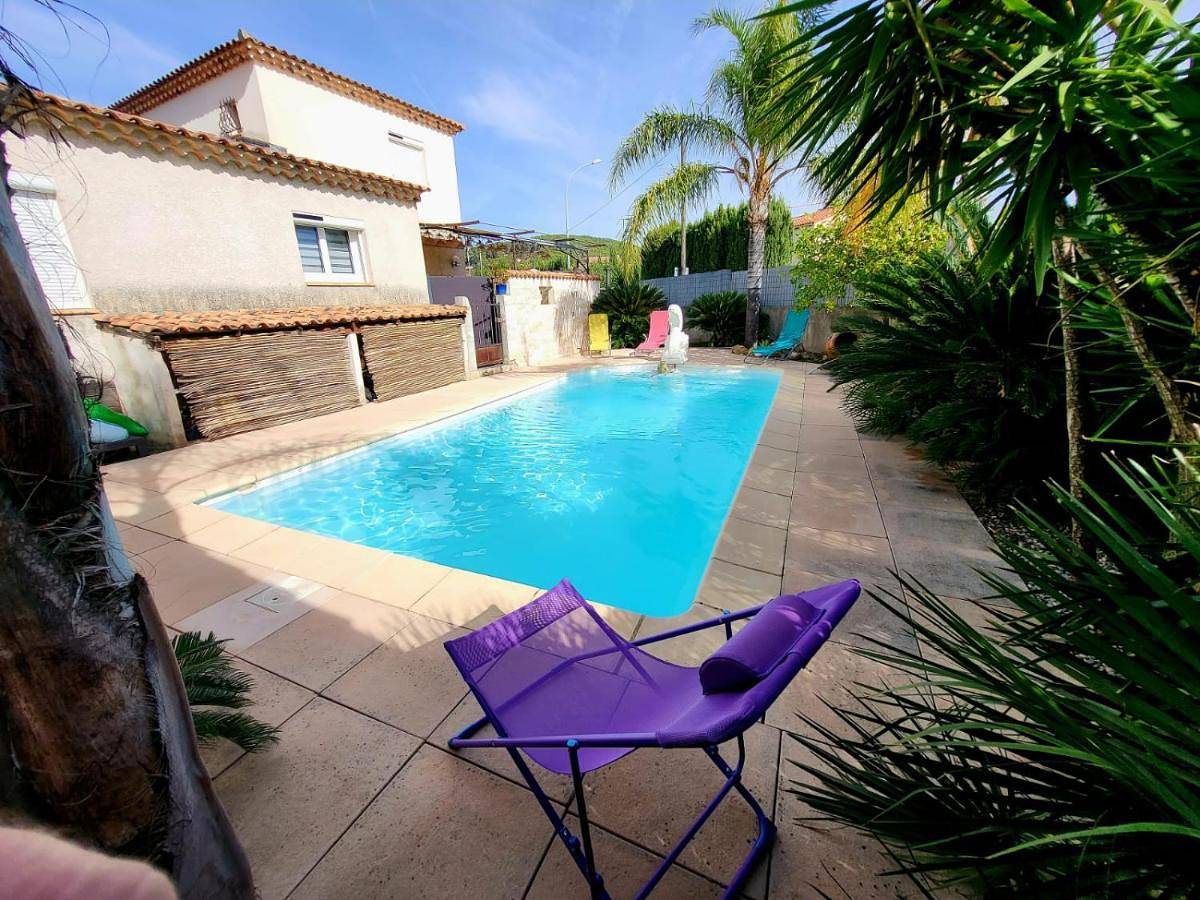 Appartement entier, Apartment with Pool View in Solliès-Pont, Côte méditerranéenne (France)
