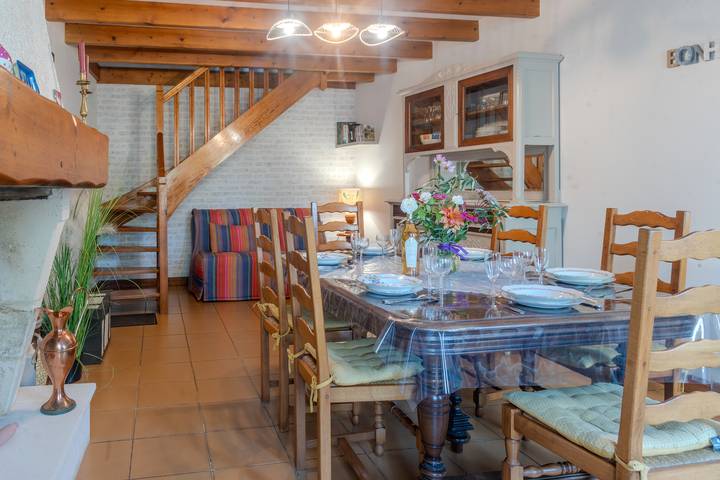 Gîte pour 7 personnes, avec jardin, adapté aux familles à Brizambourg