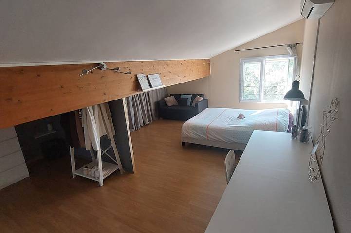Location de vacances pour 6 personnes, avec terrasse et jardin à Villevieille - 4