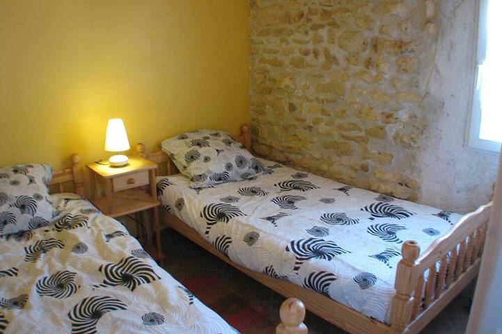 Gîte pour 6 personnes, avec Terrasse ainsi que Jardin et Piscine à Saint-Simon-de-Pellouaille - 4