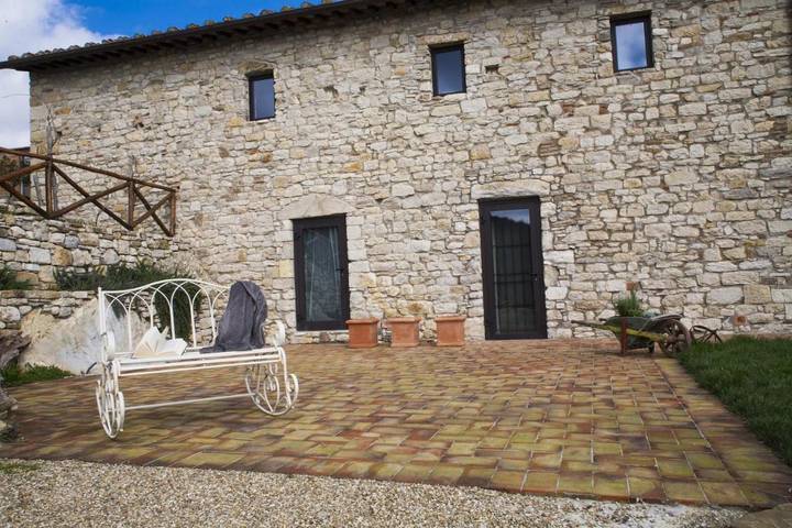 Location de vacances pour 3 personnes, avec jardin et vue, animaux acceptés à Prato - 3