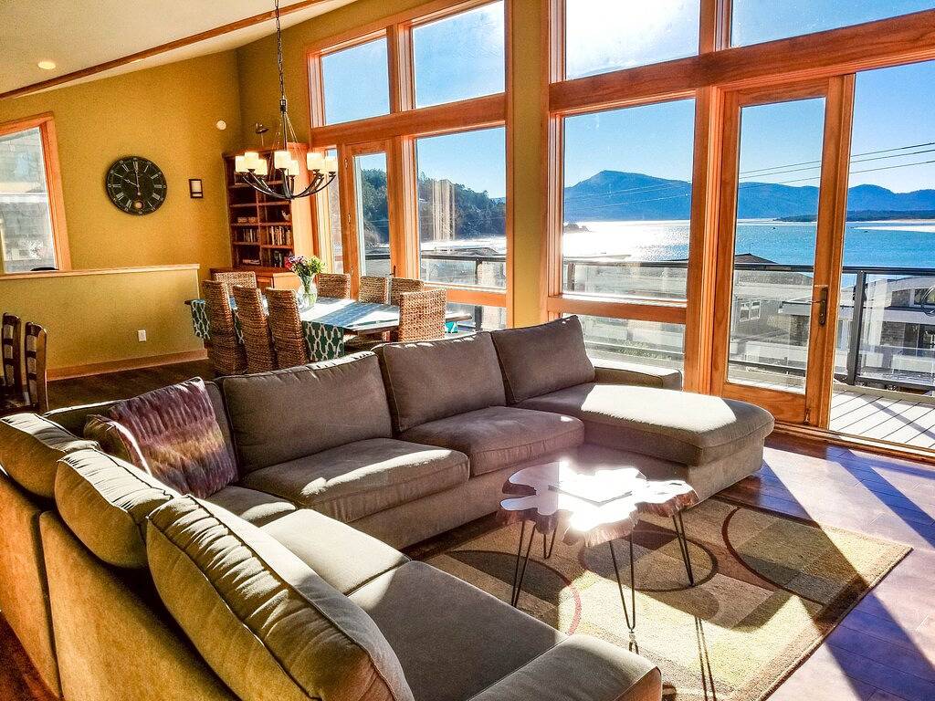 Große, moderne, Meerblick-Haus mit Hot Tub nur wenige Schritte zum Strand! in Netarts, Tillamook County