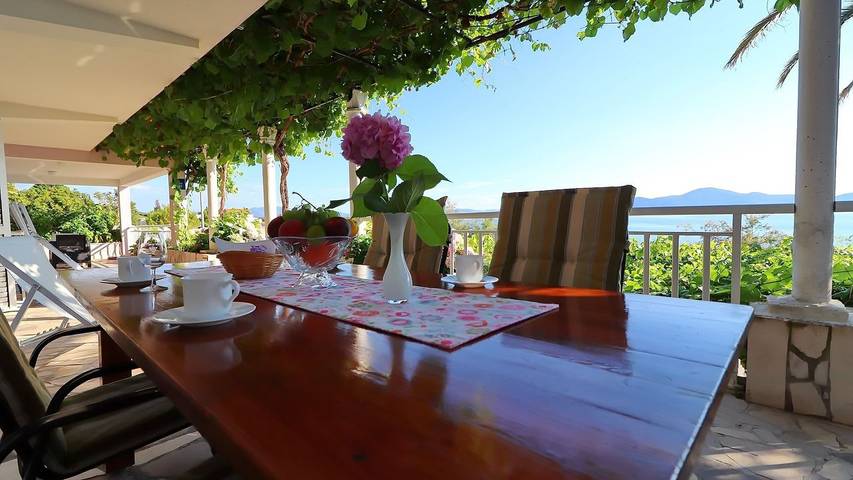 Gîte pour 5 personnes, avec terrasse à Drače