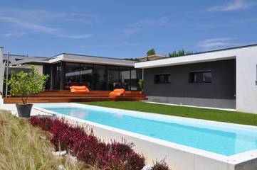 Location de vacances pour 6 personnes, avec jardin et piscine ainsi que vue et bassin pour enfant à Nages-et-Solorgues